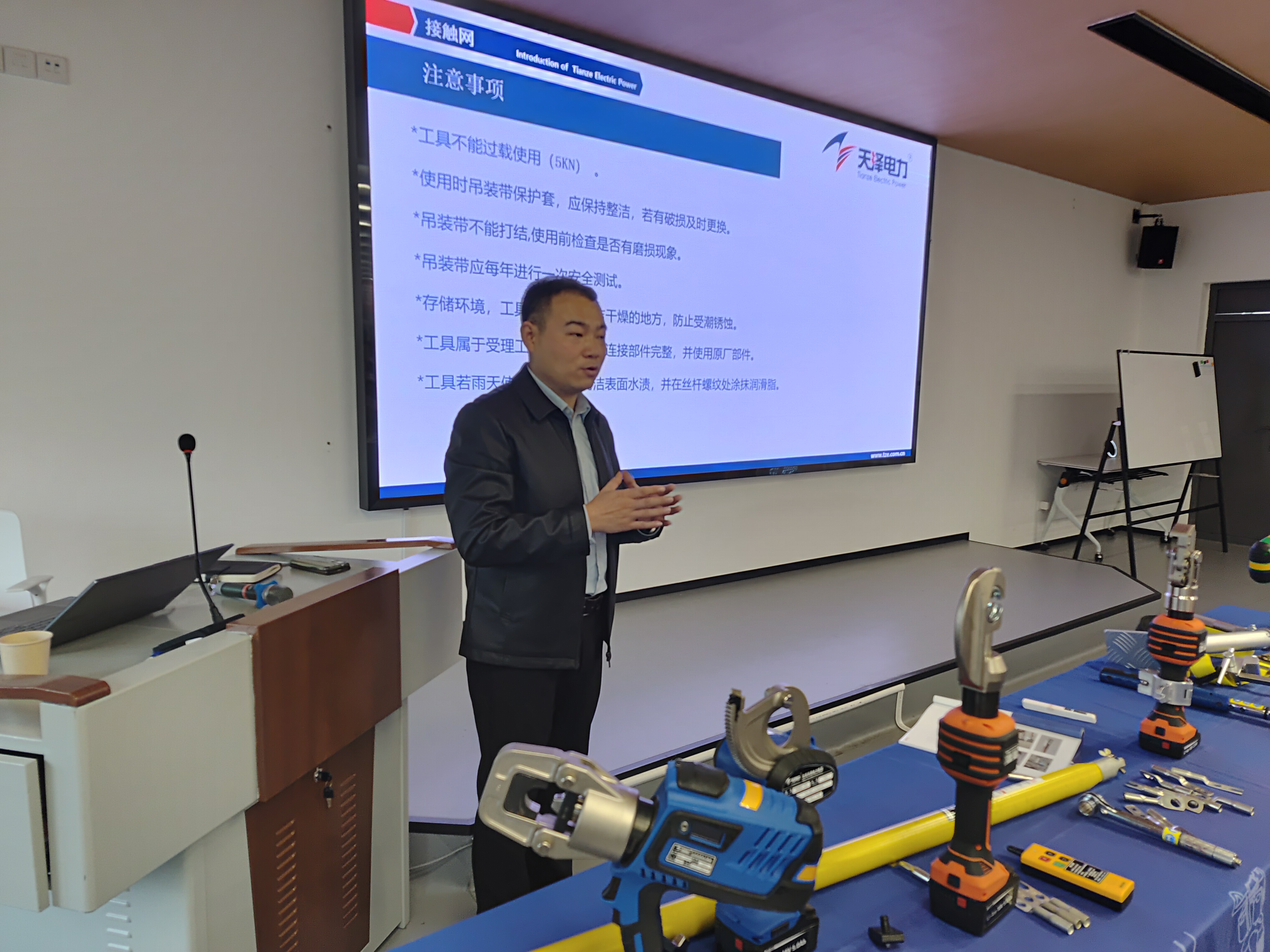 走“近”工厂,天泽电力提供“交互+沉浸”式教学体验 走“近”工厂,天泽电力提供“交互+沉浸”式教学体验